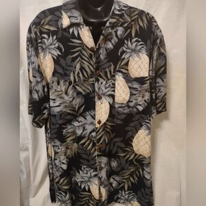 Caribbean Joe Leaf Print Shirt in Black and Cream Pineapple Hawaiian Shirt sz M